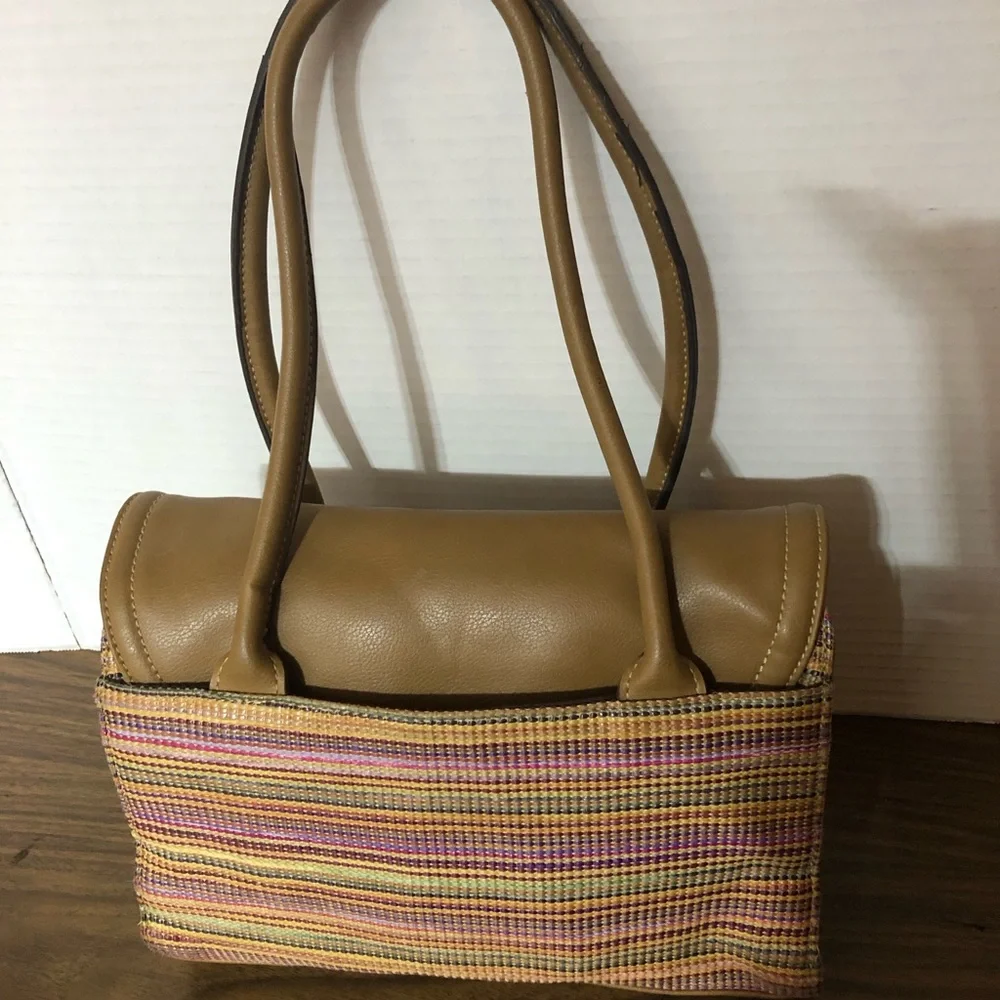 Liz Claiborne vintage purse. Like new condition see pictures for measurements.